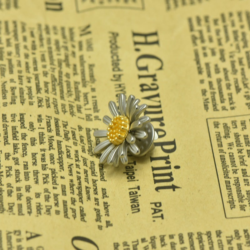 Simple and elegant all-match brooch