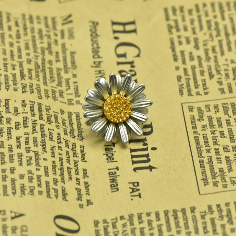 Simple and elegant all-match brooch