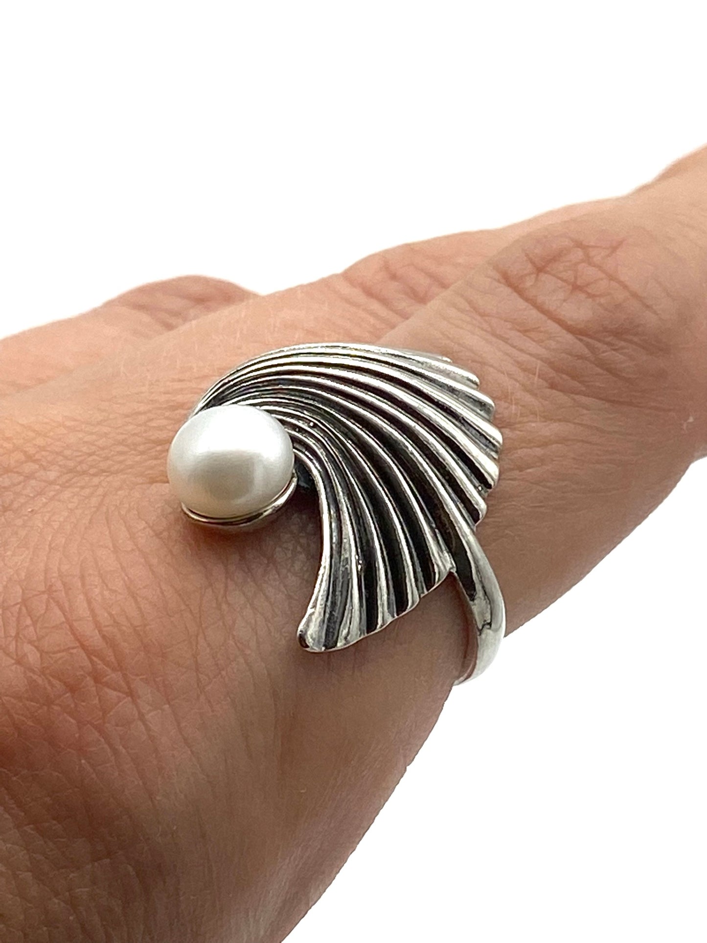 Mermaid Tail - Handcrafted Pearl Ring